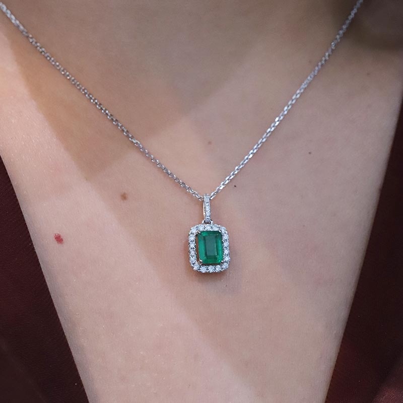 This image has an empty alt attribute; its file name is emerald-diamond-pendant-necklace-2.jpg