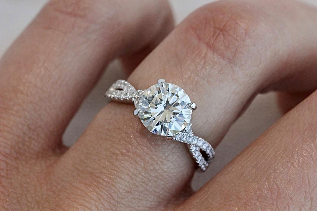 Perfect Round Diamond Infinity Solitaire Engagement Ring in White Gold -  JeenJewels